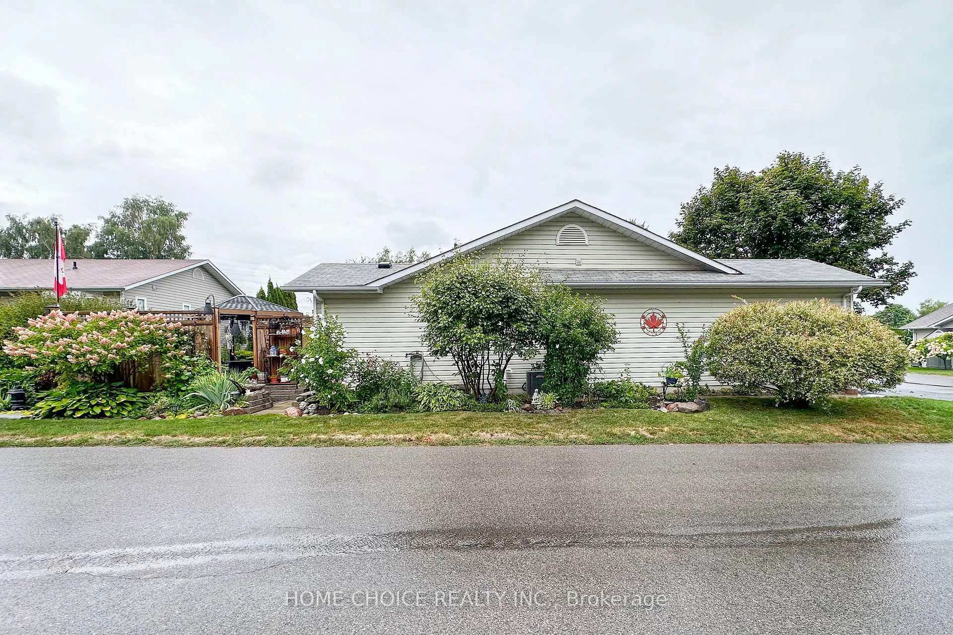 Photo 27 of 29 Cornerbrook Court, Clarington, Newcastle — HOMEH