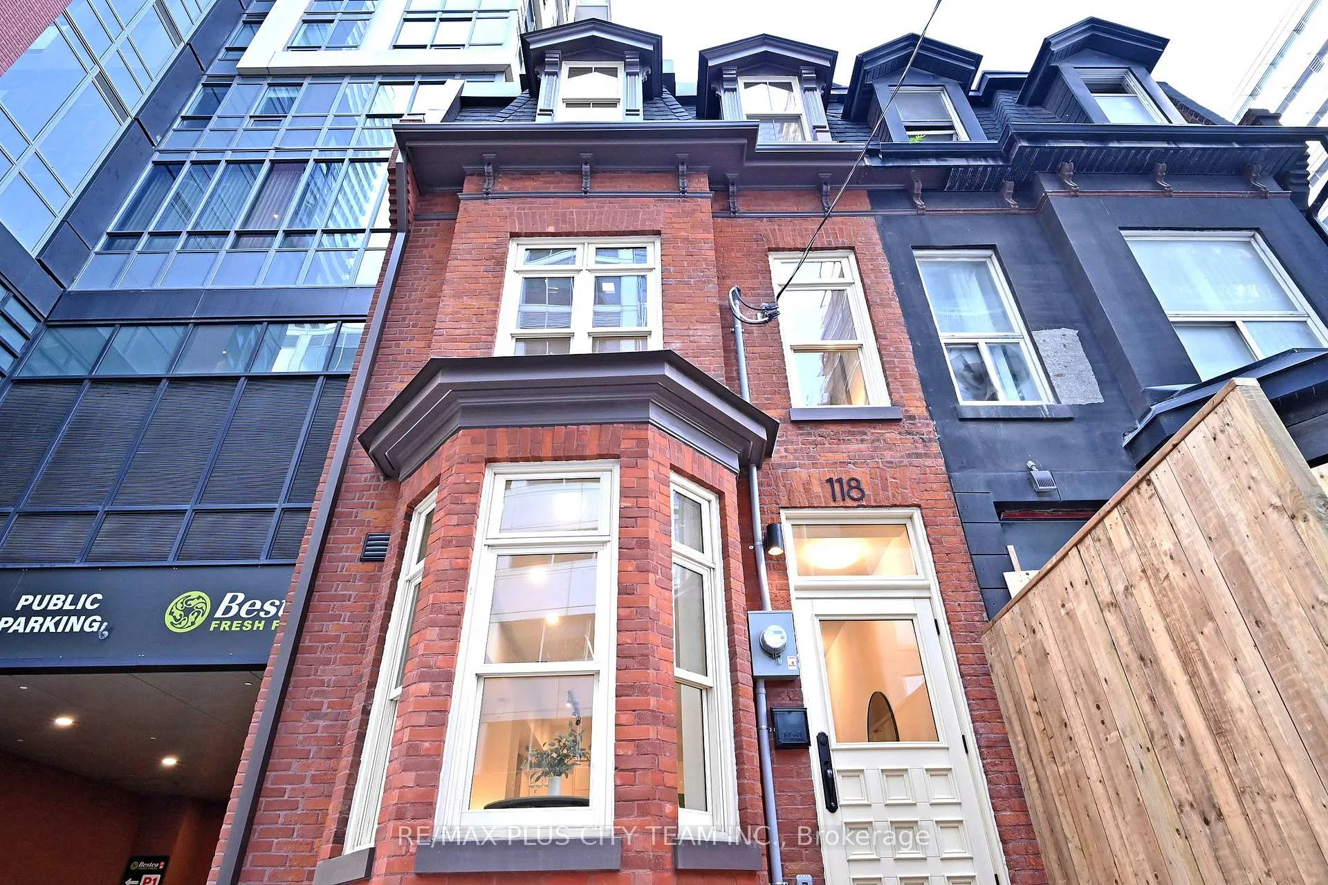 Front of 118 Peter Street