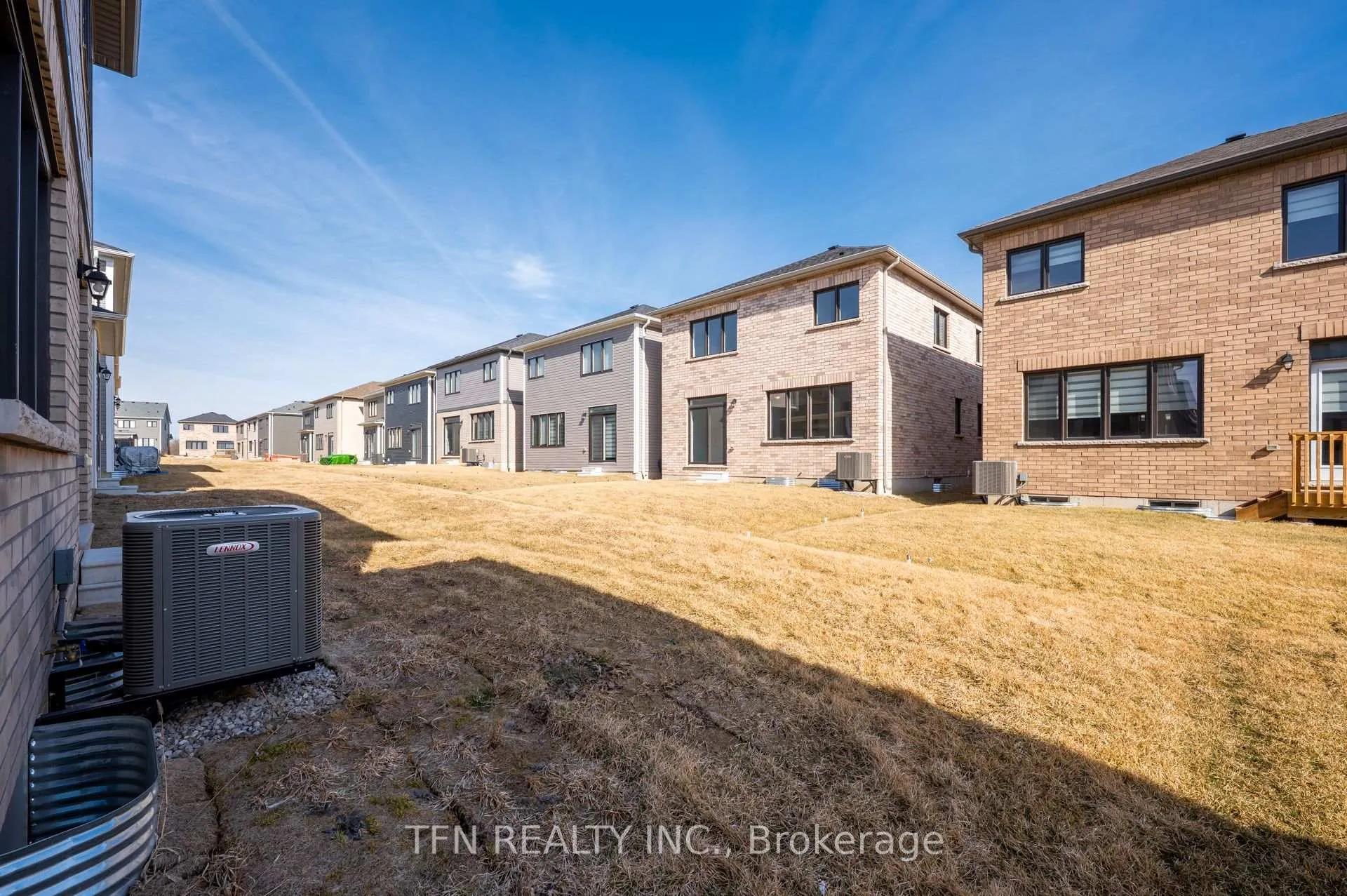 Photo 2 of 71 Wintergreen Crescent, Haldimand — HOMEH