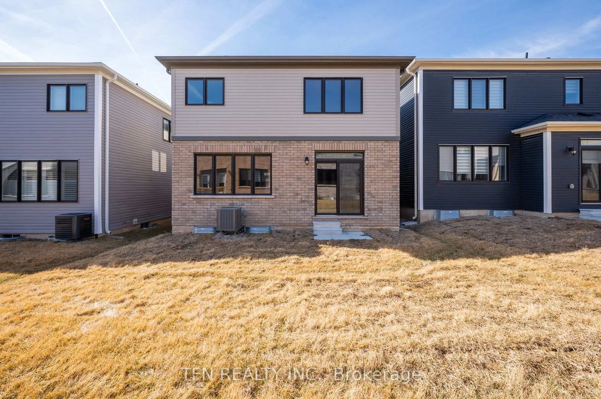 Photo 4 of 71 Wintergreen Crescent, Haldimand — HOMEH