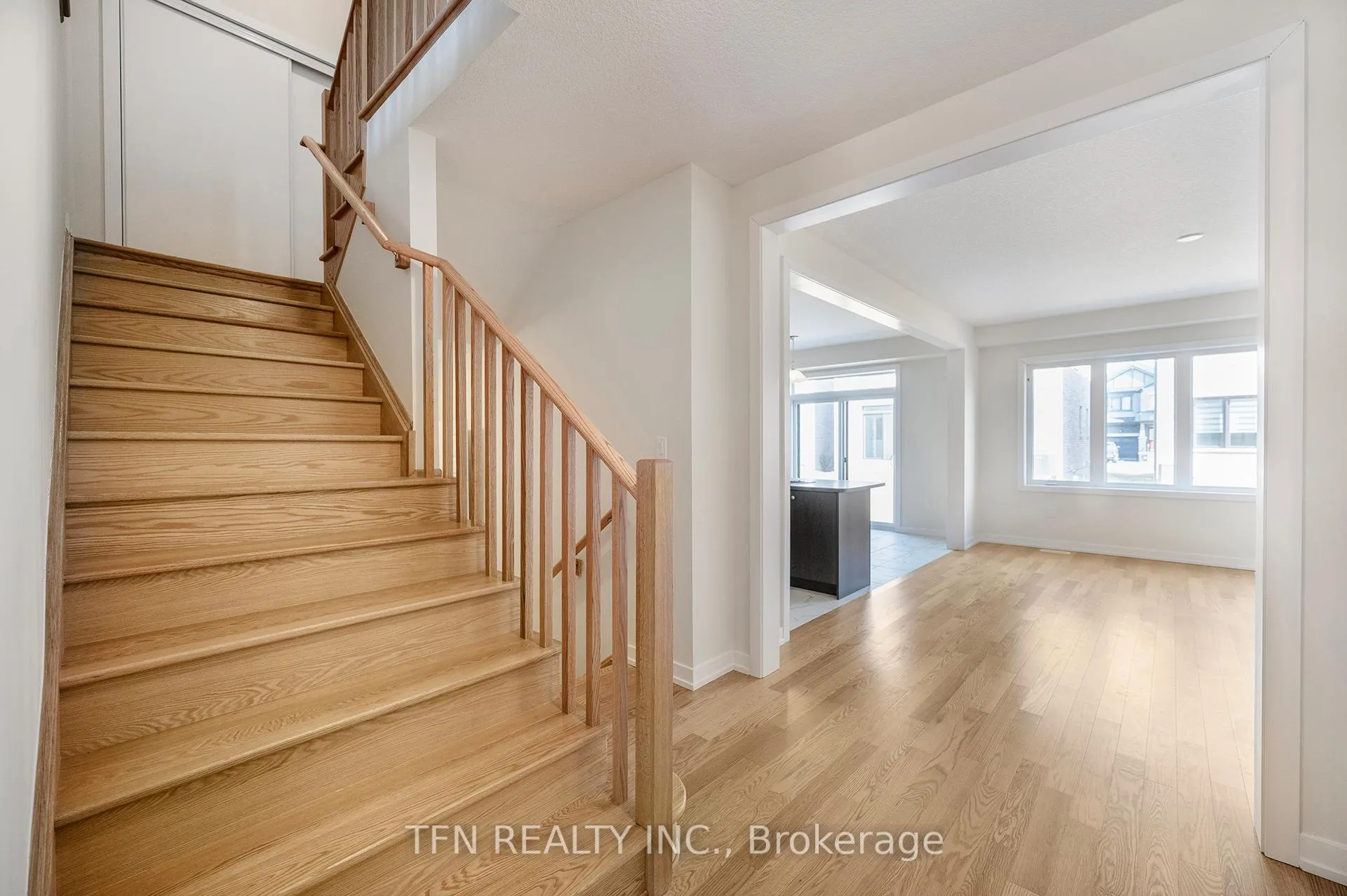 Photo 7 of 71 Wintergreen Crescent, Haldimand — HOMEH