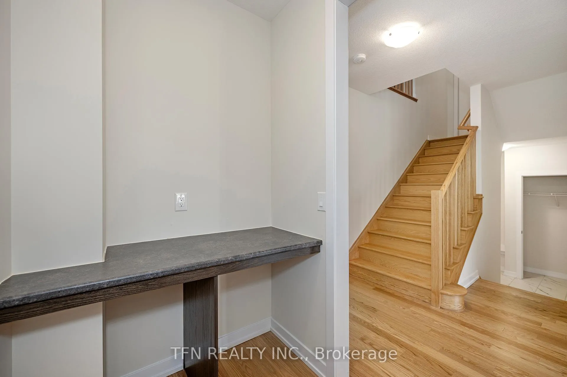 Photo 9 of 71 Wintergreen Crescent, Haldimand — HOMEH