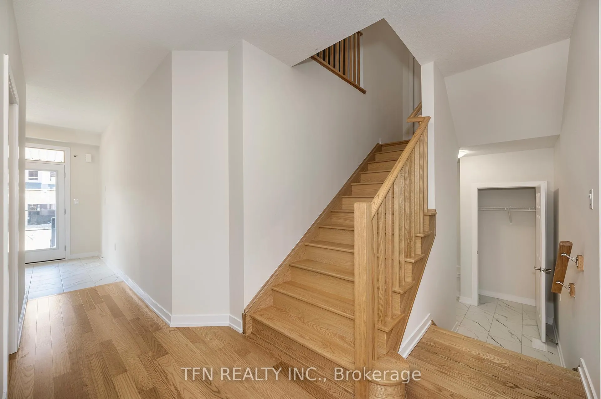 Photo 10 of 71 Wintergreen Crescent, Haldimand — HOMEH