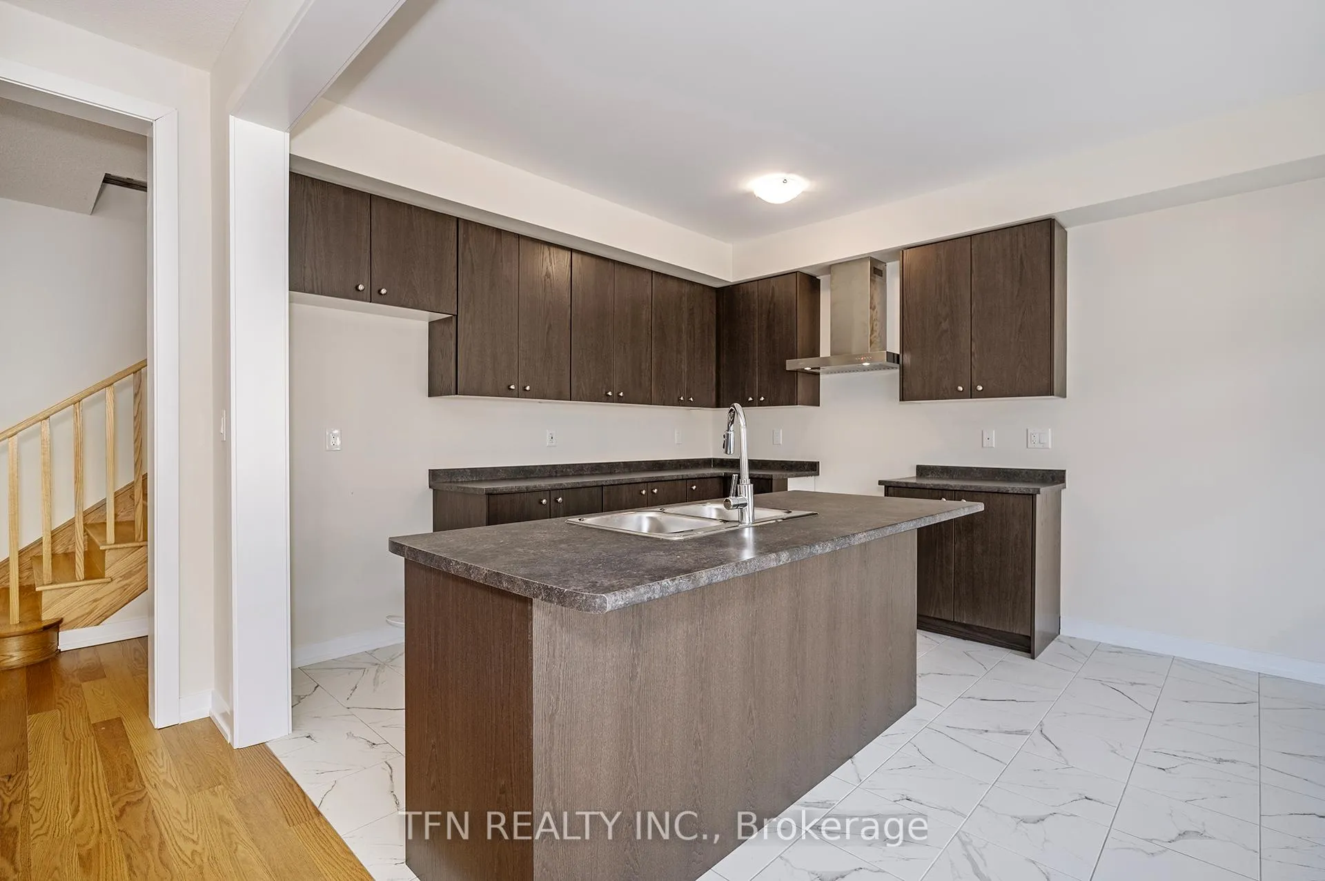 Photo 17 of 71 Wintergreen Crescent, Haldimand — HOMEH