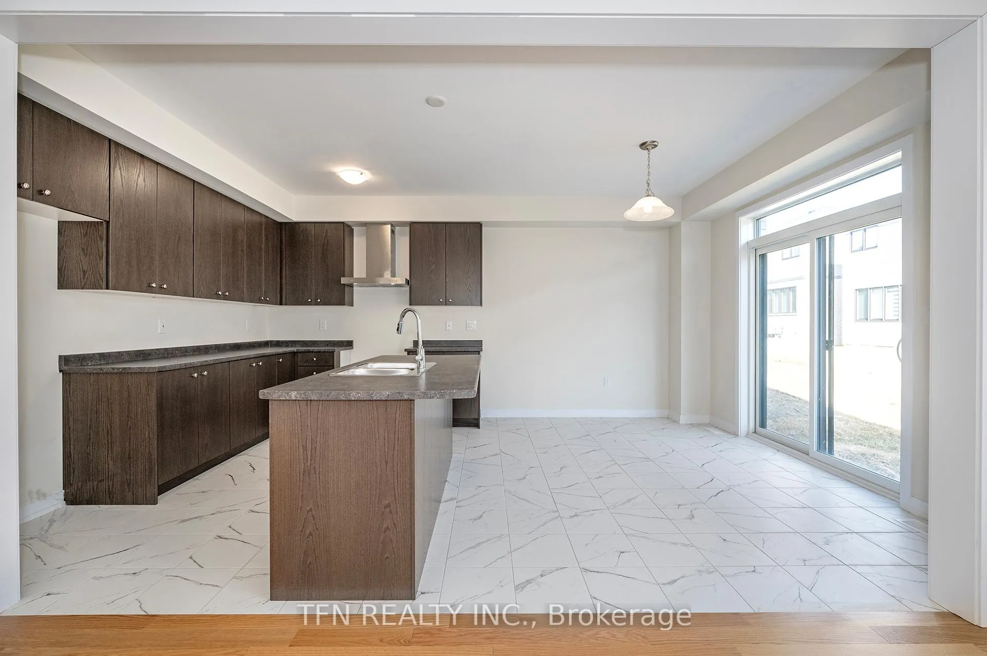 Photo 19 of 71 Wintergreen Crescent, Haldimand — HOMEH
