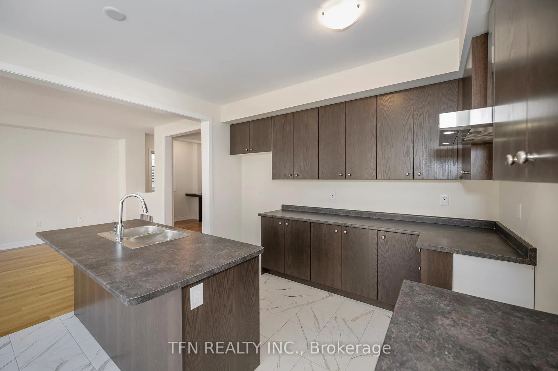 Photo 23 of 71 Wintergreen Crescent, Haldimand — HOMEH