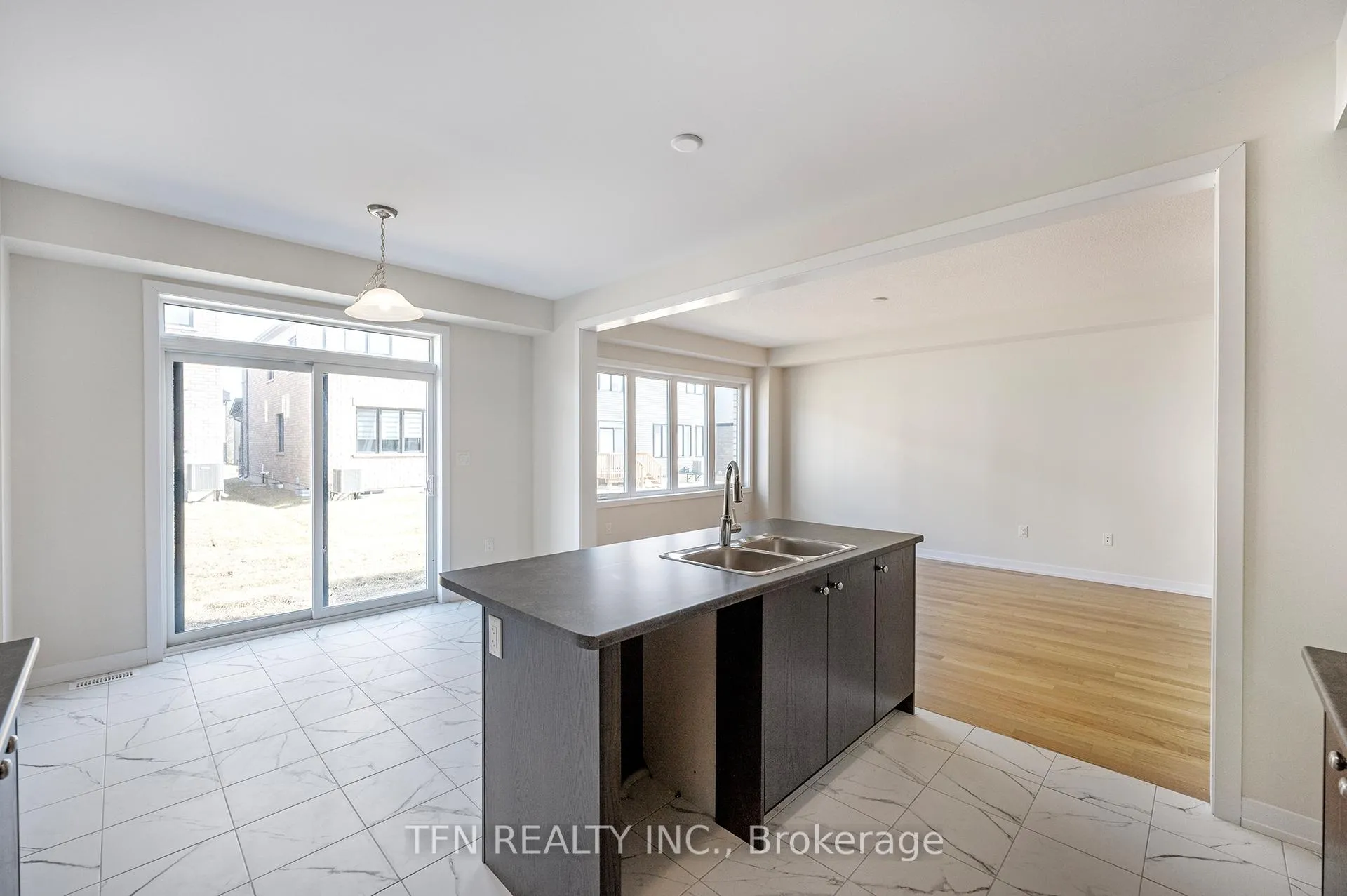 Photo 24 of 71 Wintergreen Crescent, Haldimand — HOMEH