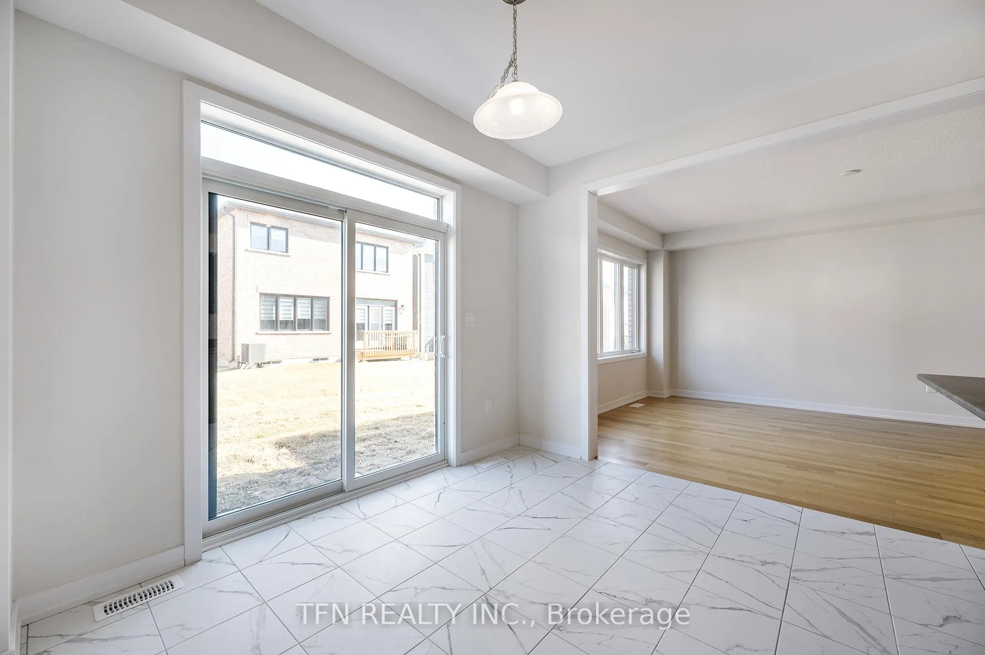 Photo 26 of 71 Wintergreen Crescent, Haldimand — HOMEH