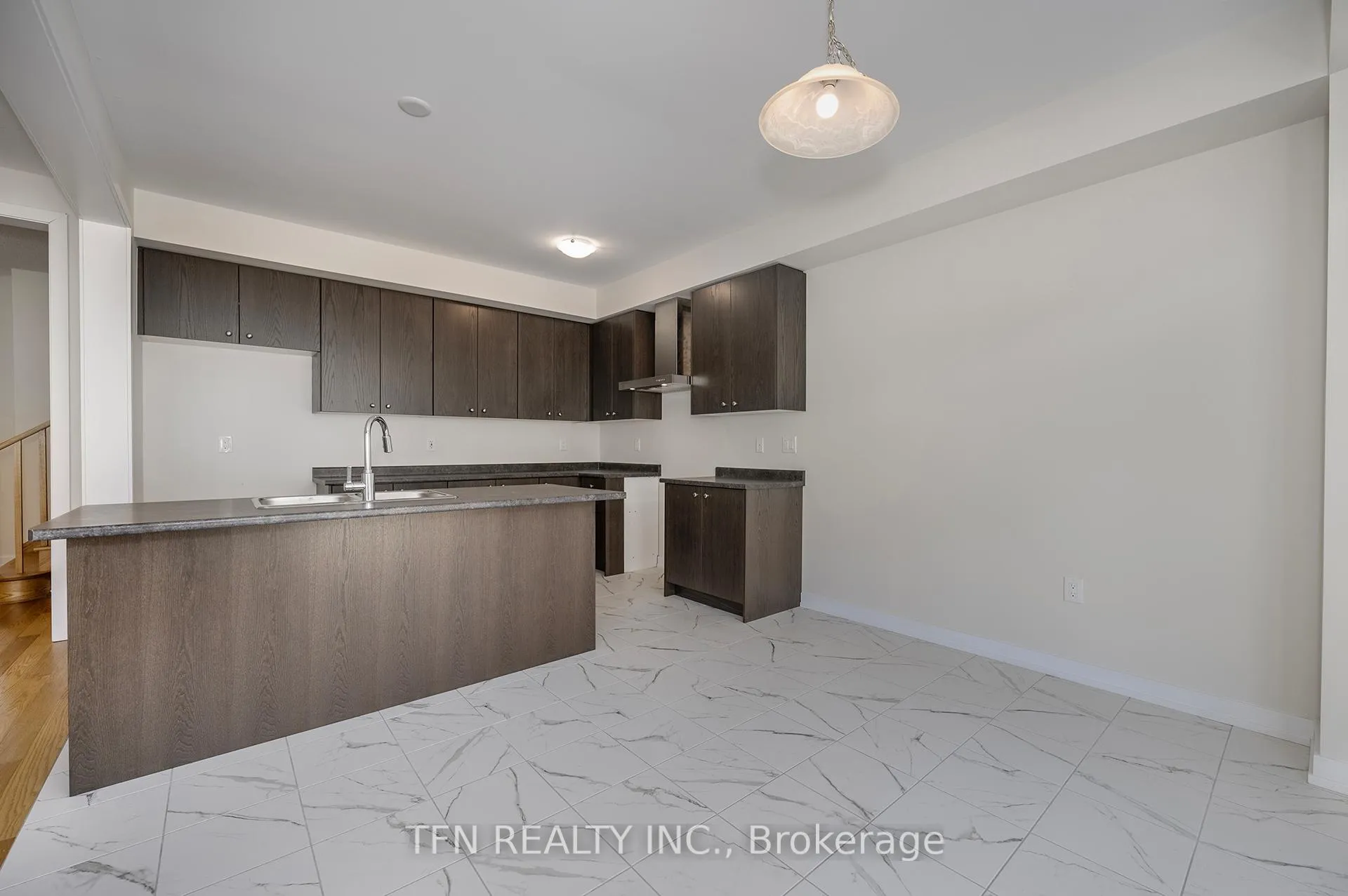 Photo 27 of 71 Wintergreen Crescent, Haldimand — HOMEH
