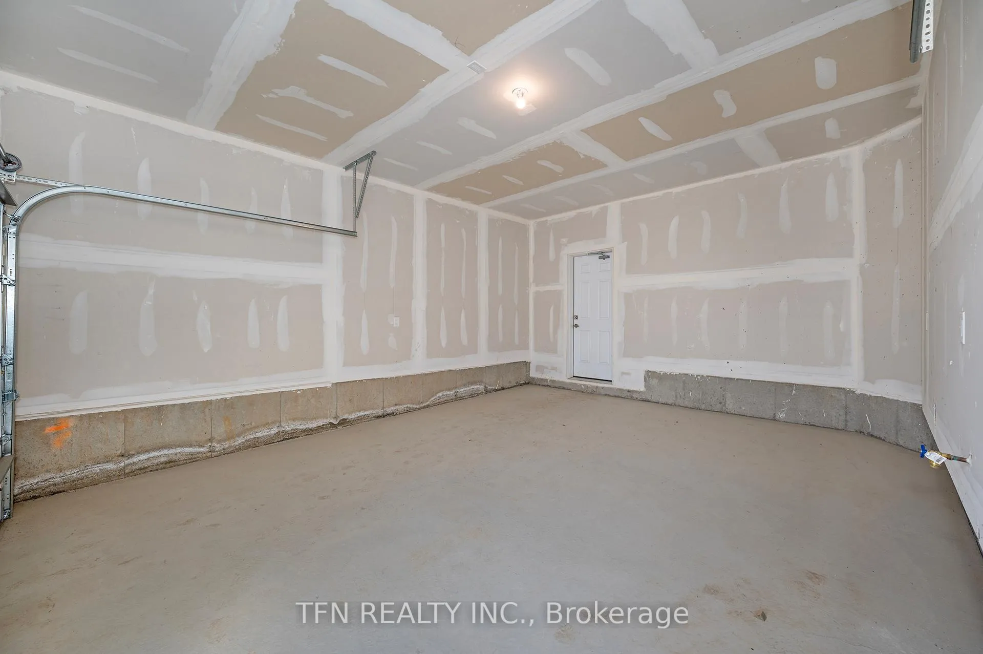Photo 29 of 71 Wintergreen Crescent, Haldimand — HOMEH