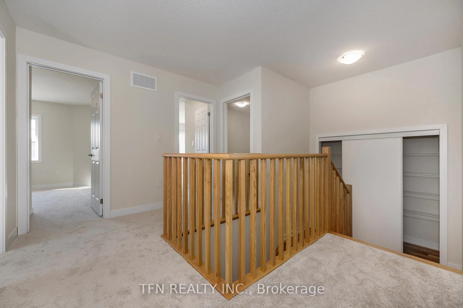 Photo 31 of 71 Wintergreen Crescent, Haldimand — HOMEH