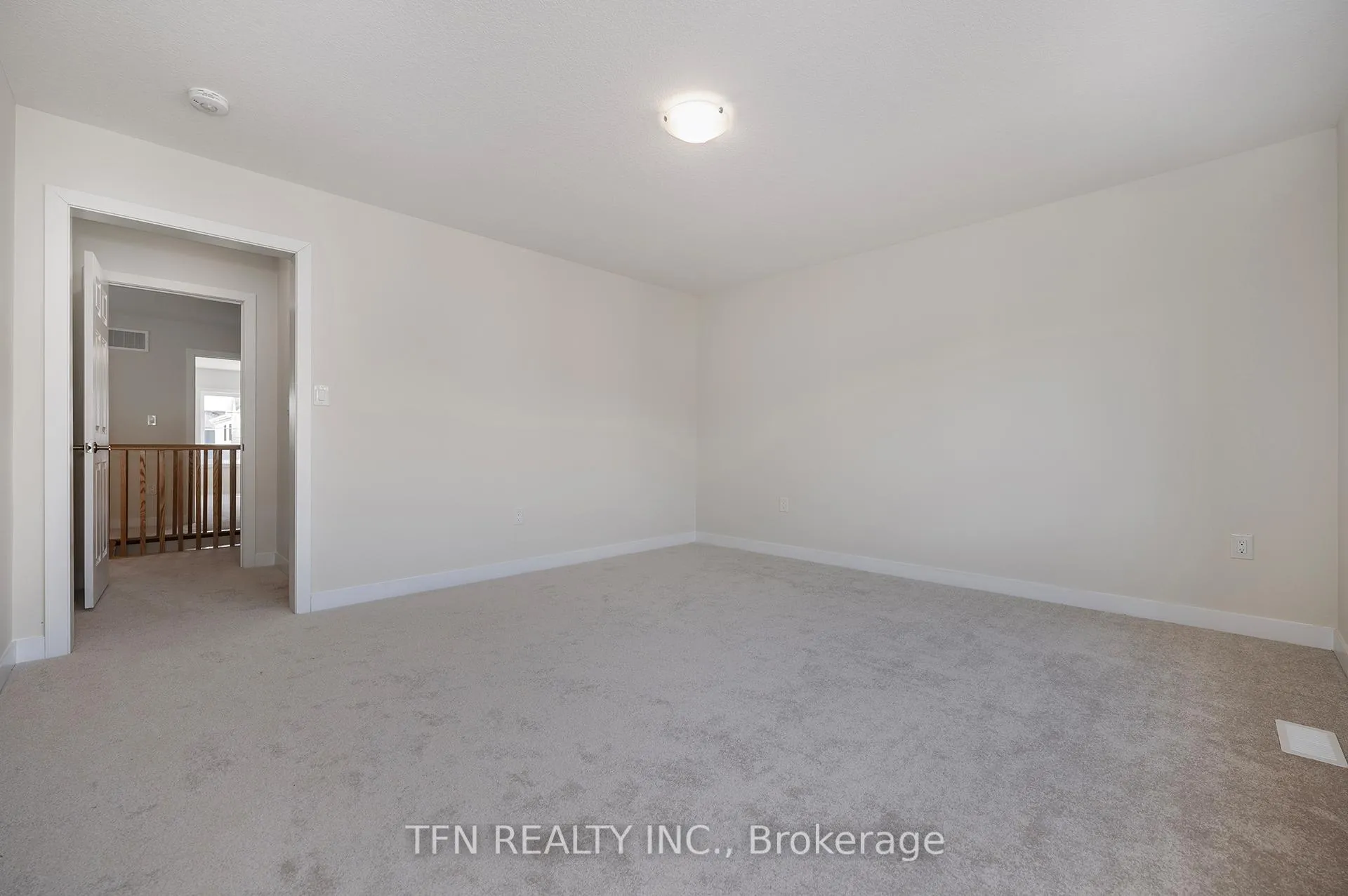 Photo 34 of 71 Wintergreen Crescent, Haldimand — HOMEH
