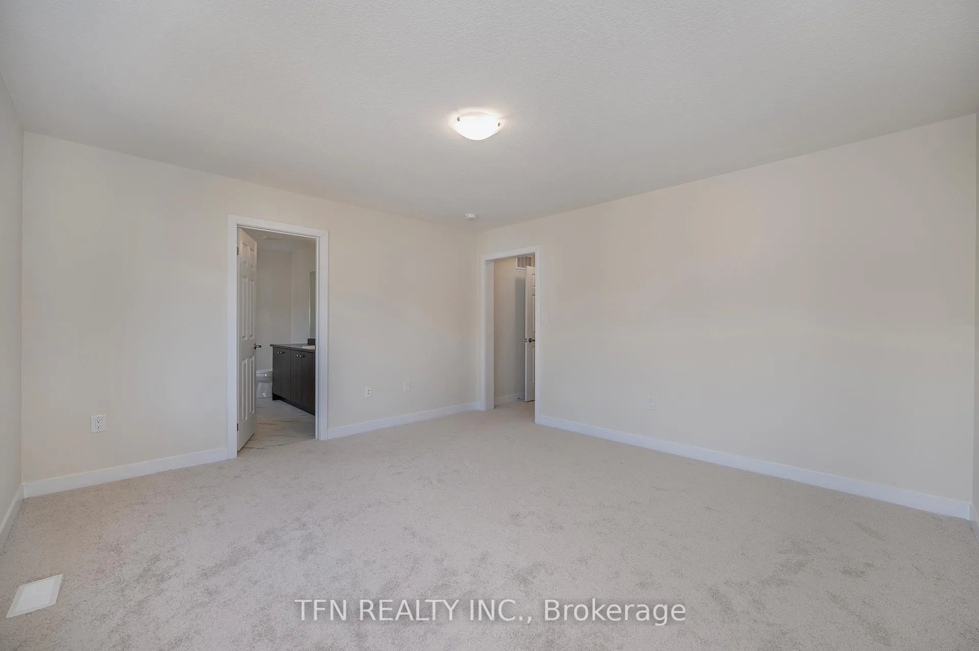 Photo 35 of 71 Wintergreen Crescent, Haldimand — HOMEH