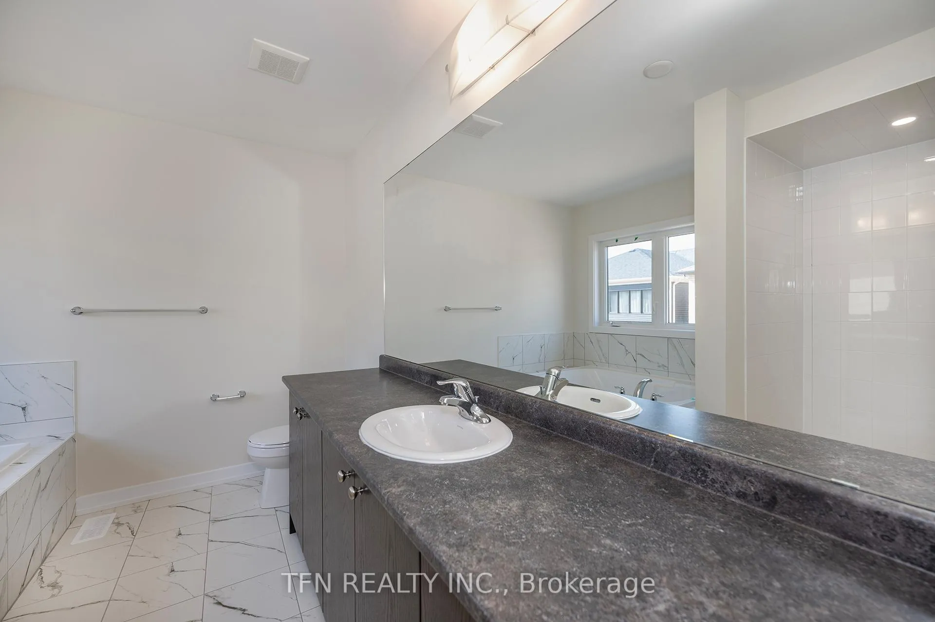 Photo 37 of 71 Wintergreen Crescent, Haldimand — HOMEH