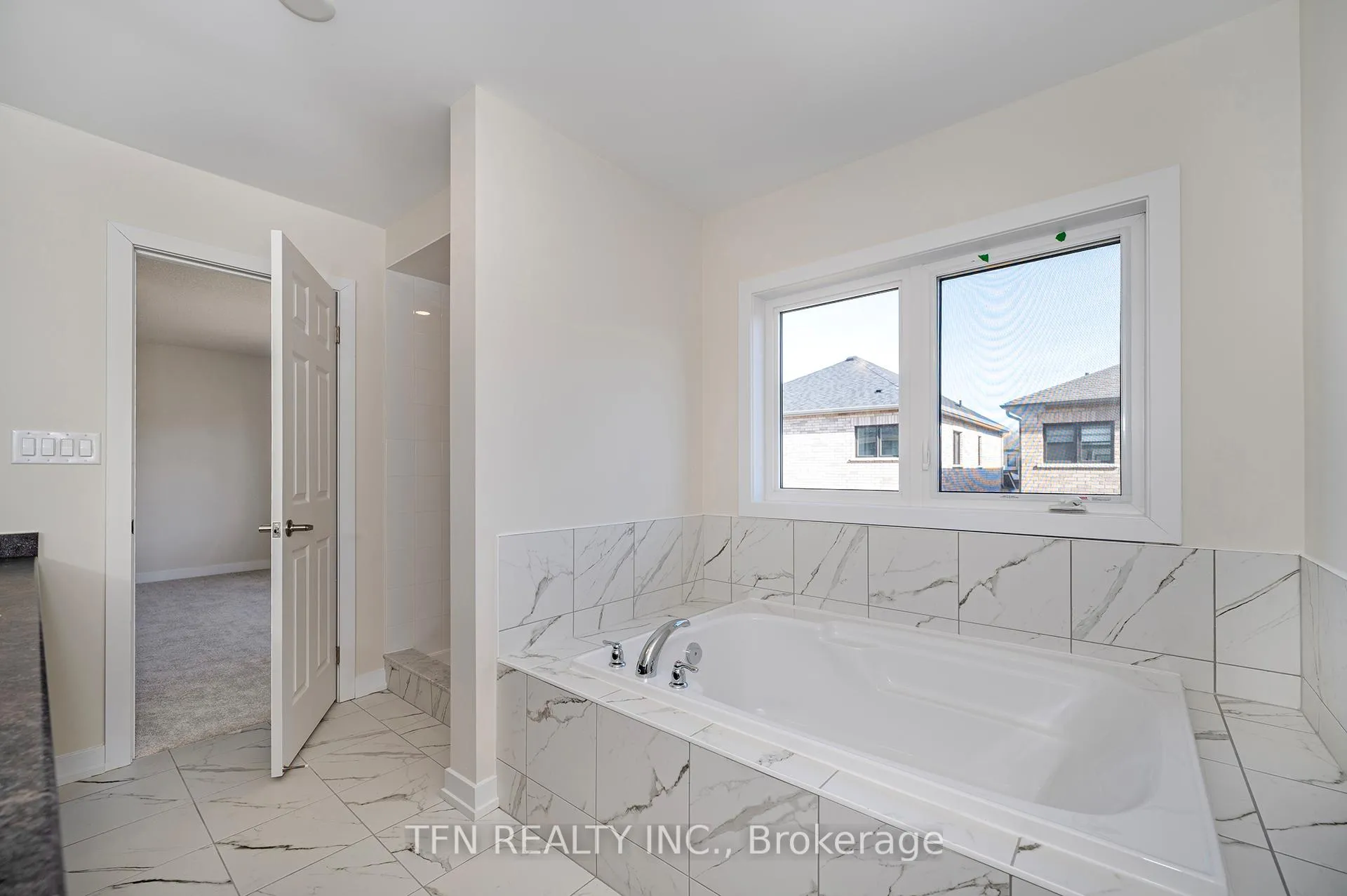 Photo 38 of 71 Wintergreen Crescent, Haldimand — HOMEH