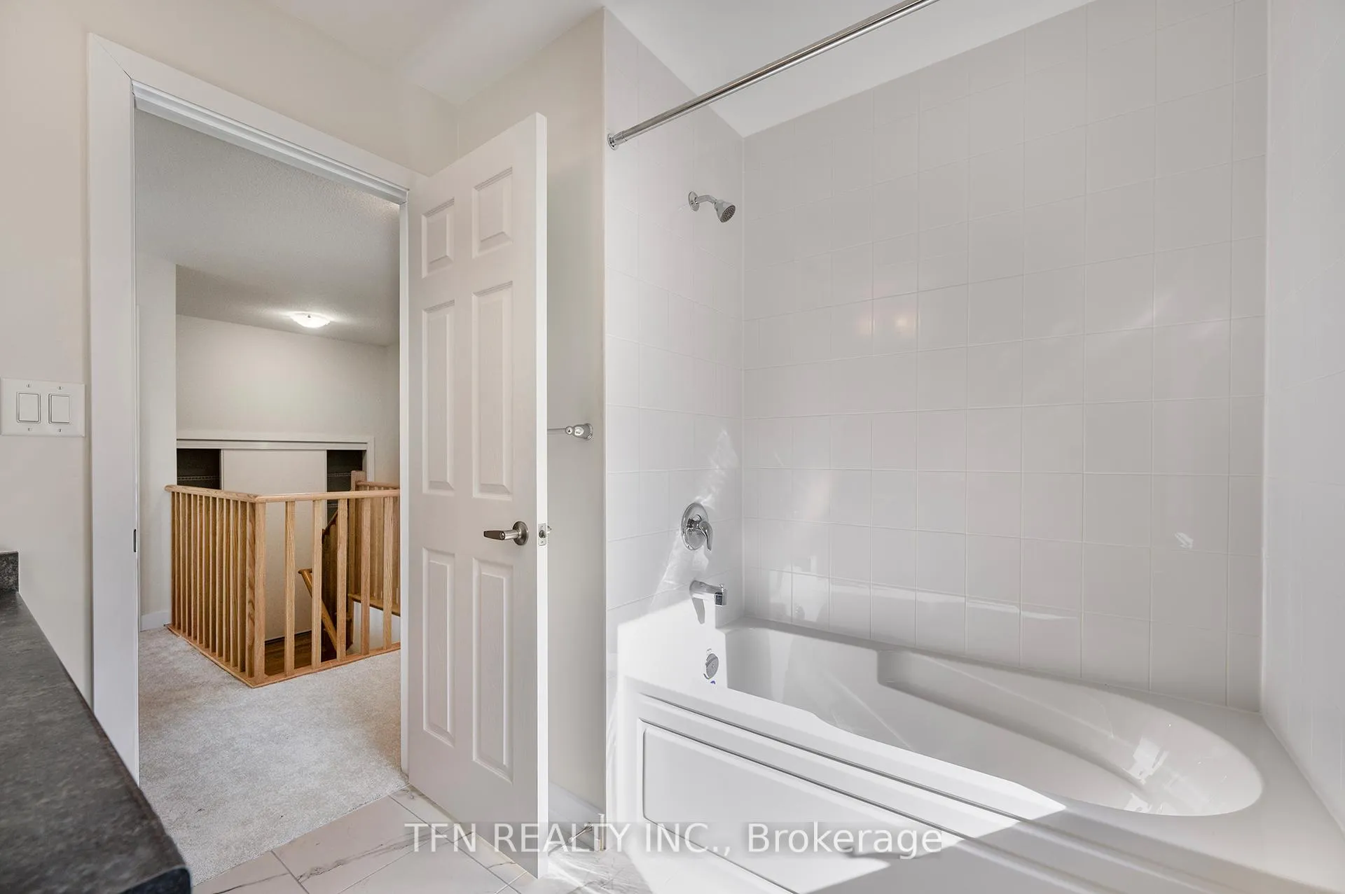Photo 43 of 71 Wintergreen Crescent, Haldimand — HOMEH