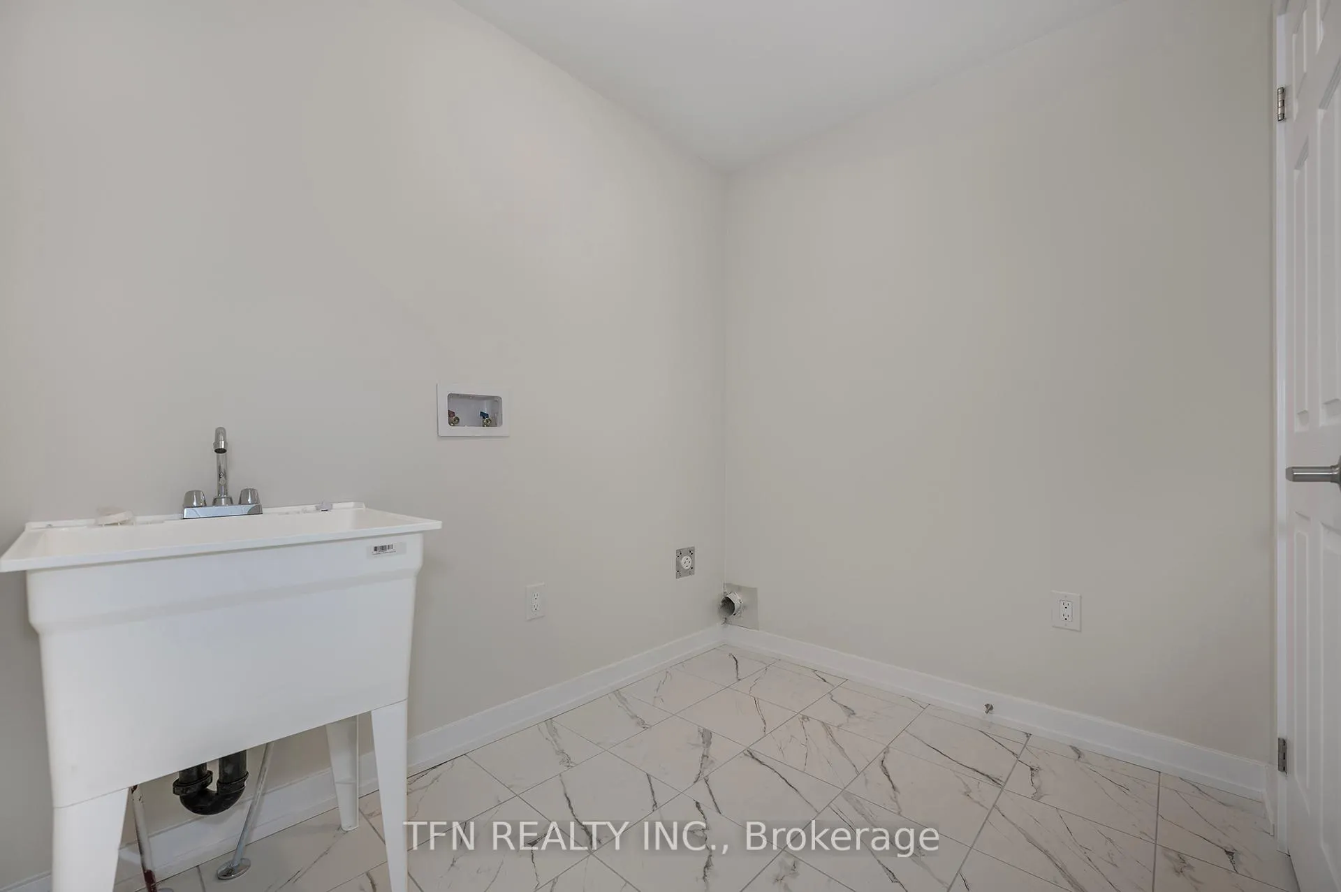 Photo 46 of 71 Wintergreen Crescent, Haldimand — HOMEH