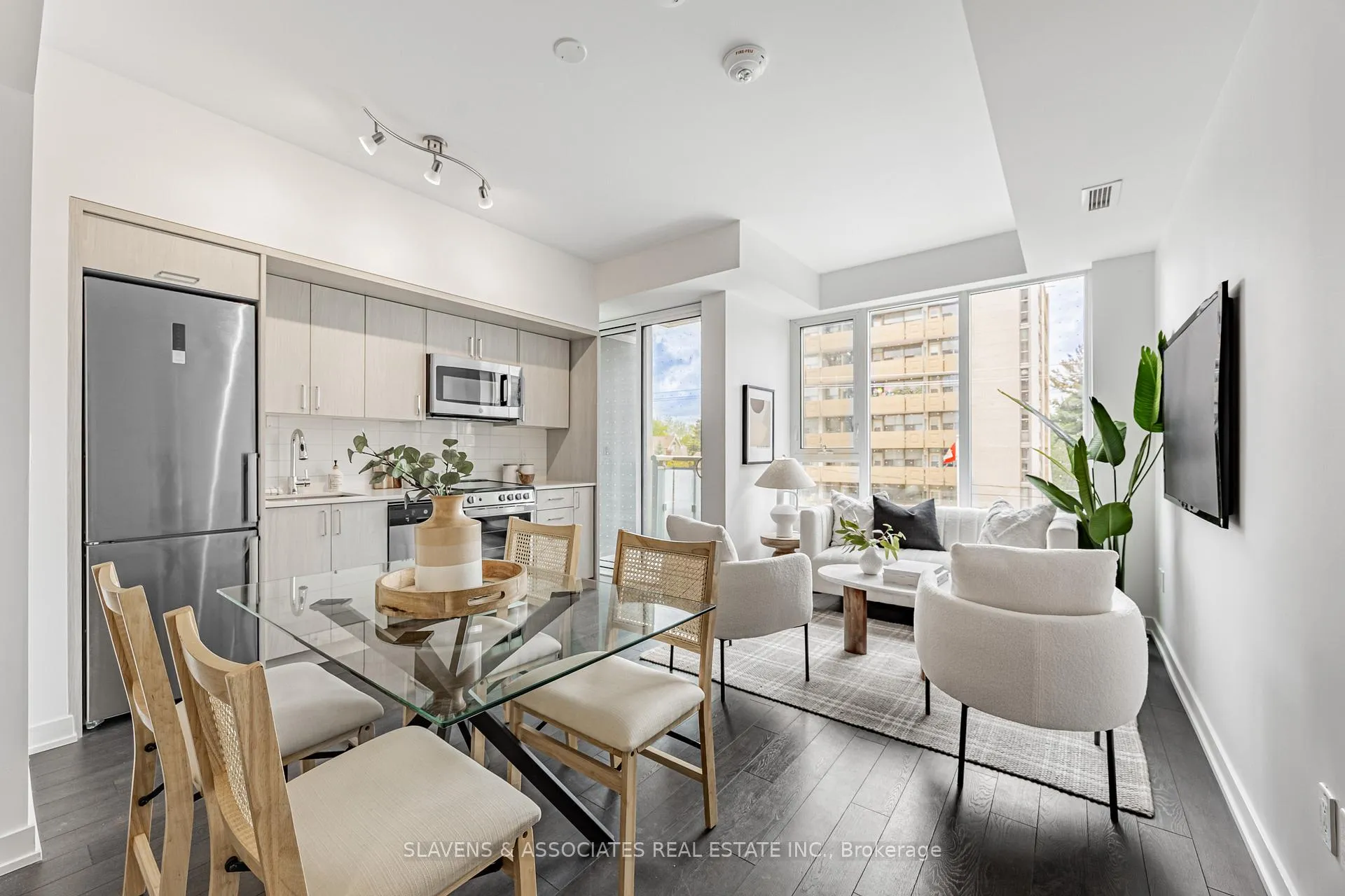 Photo 2 of Unit 304, 1 Cardiff Road, Toronto, Mount Pleasant East — HOMEH