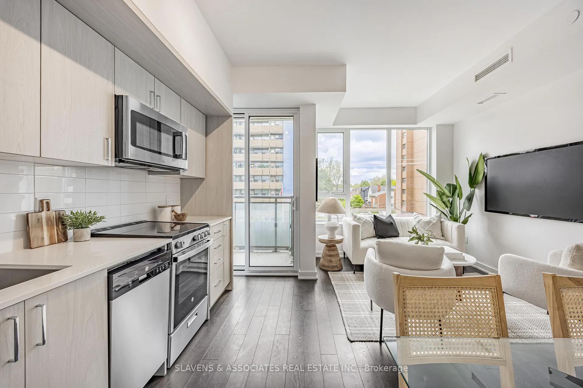 Photo 3 of Unit 304, 1 Cardiff Road, Toronto, Mount Pleasant East — HOMEH