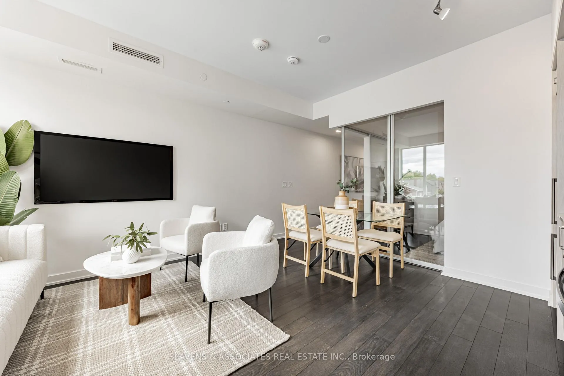 Photo 6 of Unit 304, 1 Cardiff Road, Toronto, Mount Pleasant East — HOMEH