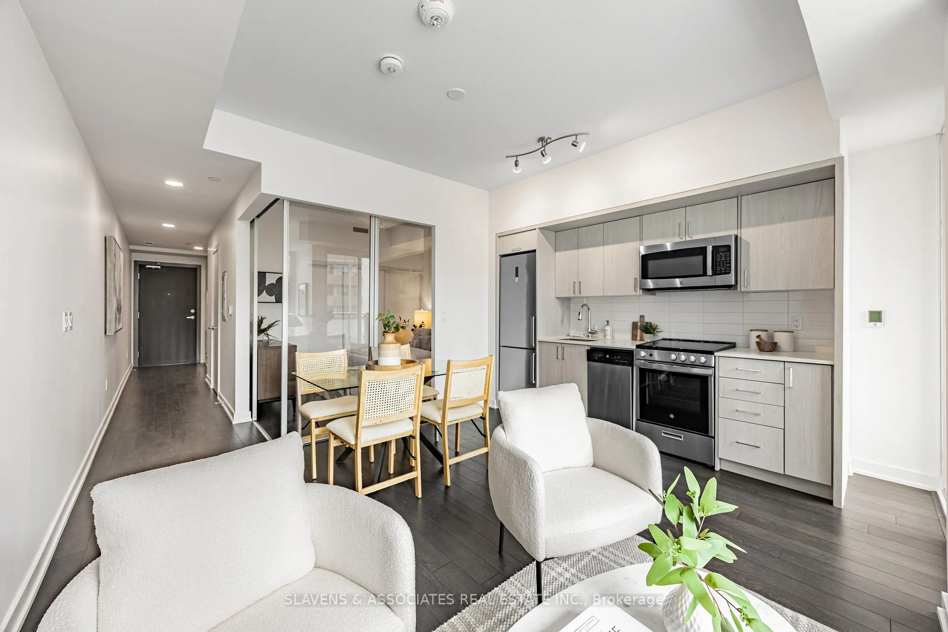 Photo 7 of Unit 304, 1 Cardiff Road, Toronto, Mount Pleasant East — HOMEH