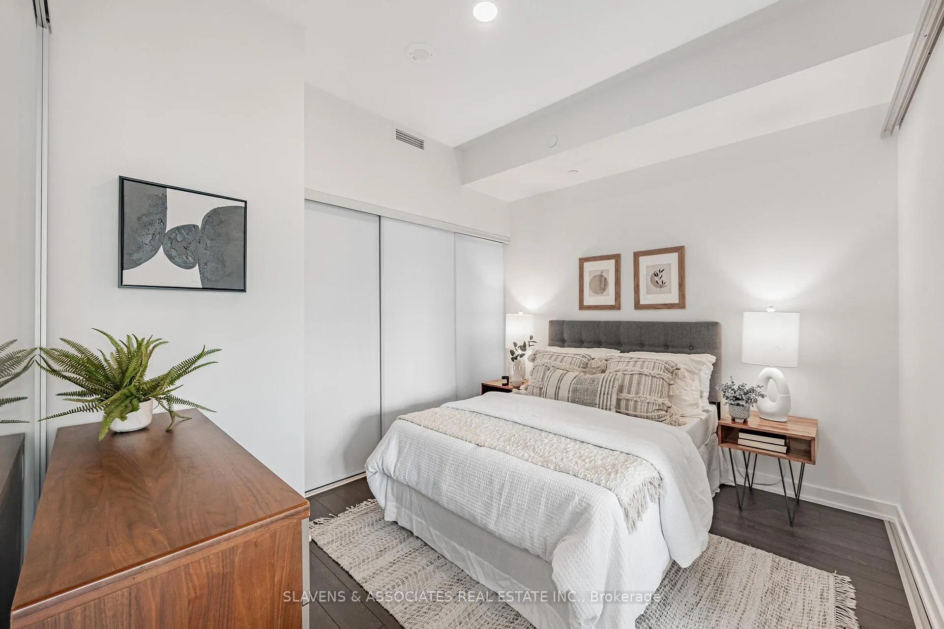 Photo 8 of Unit 304, 1 Cardiff Road, Toronto, Mount Pleasant East — HOMEH