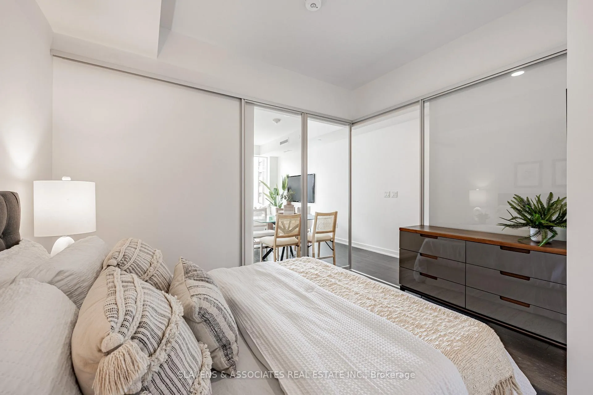 Photo 9 of Unit 304, 1 Cardiff Road, Toronto, Mount Pleasant East — HOMEH