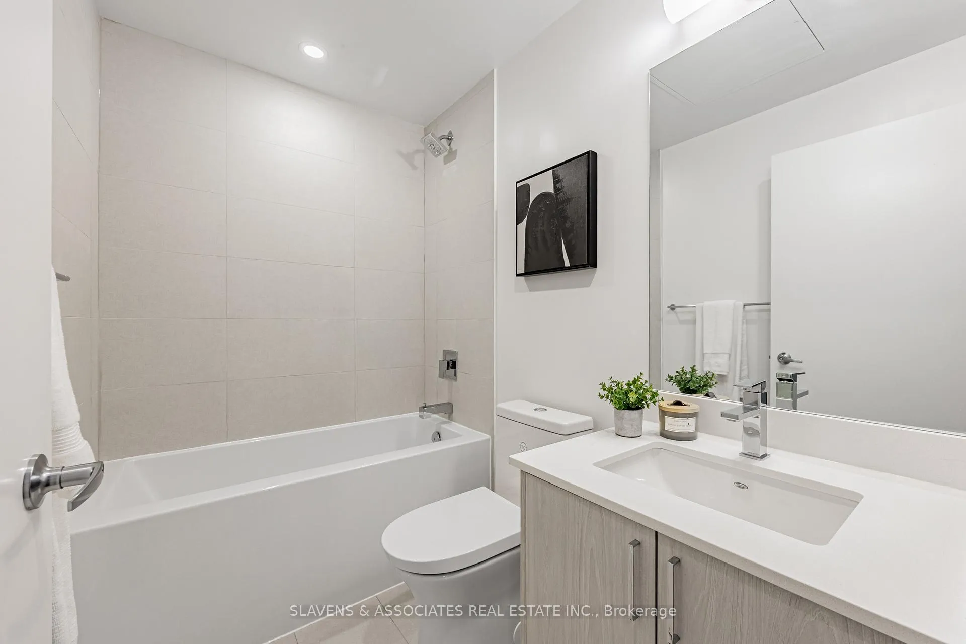 Photo 12 of Unit 304, 1 Cardiff Road, Toronto, Mount Pleasant East — HOMEH