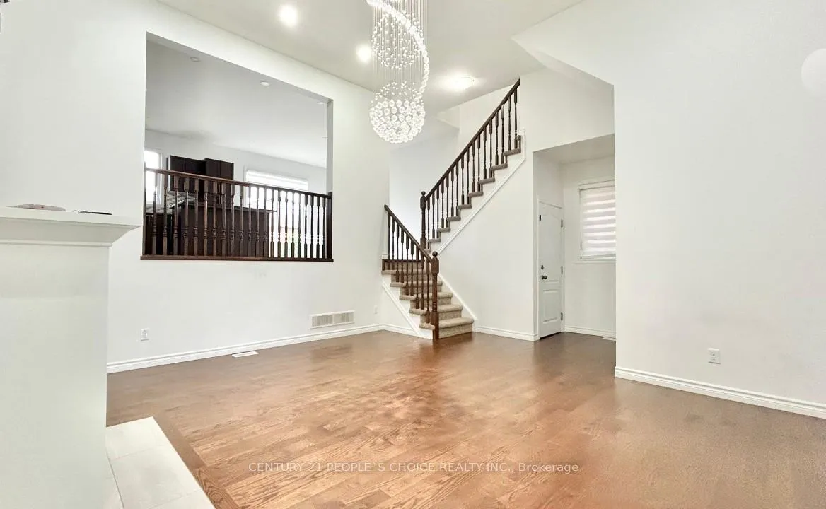 Photo 3 of 23 Saddlebrook Court, Kitchener — HOMEH