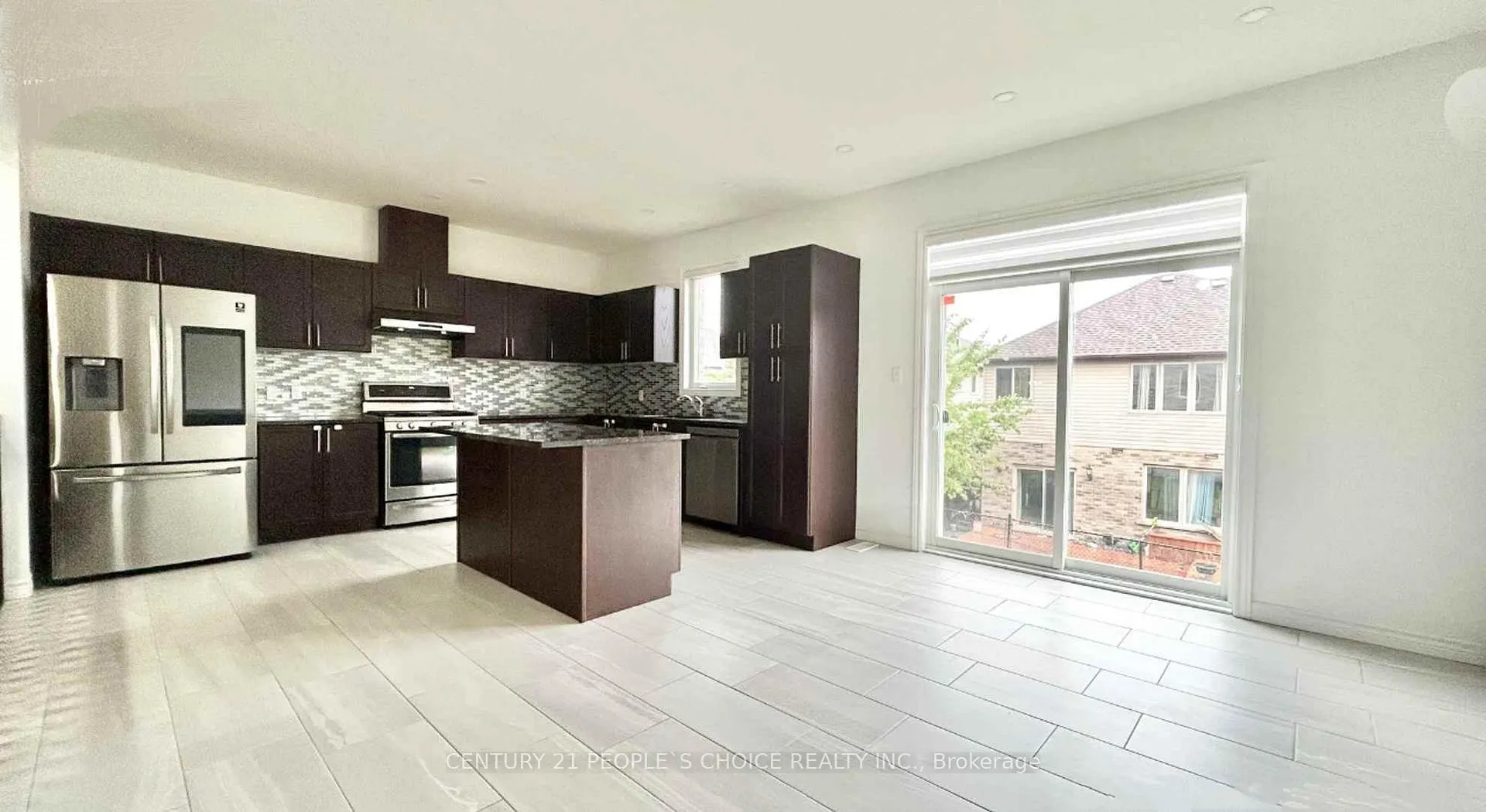 Photo 7 of 23 Saddlebrook Court, Kitchener — HOMEH