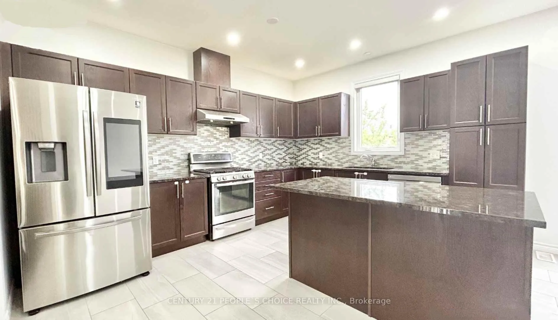 Photo 8 of 23 Saddlebrook Court, Kitchener — HOMEH