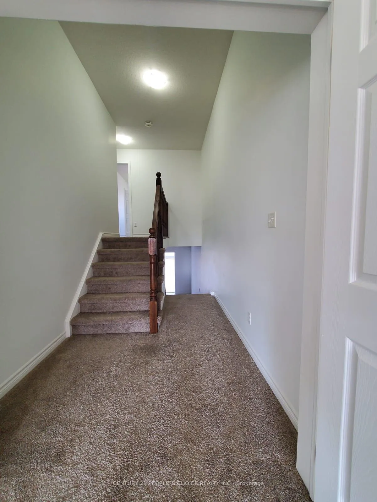Photo 17 of 23 Saddlebrook Court, Kitchener — HOMEH
