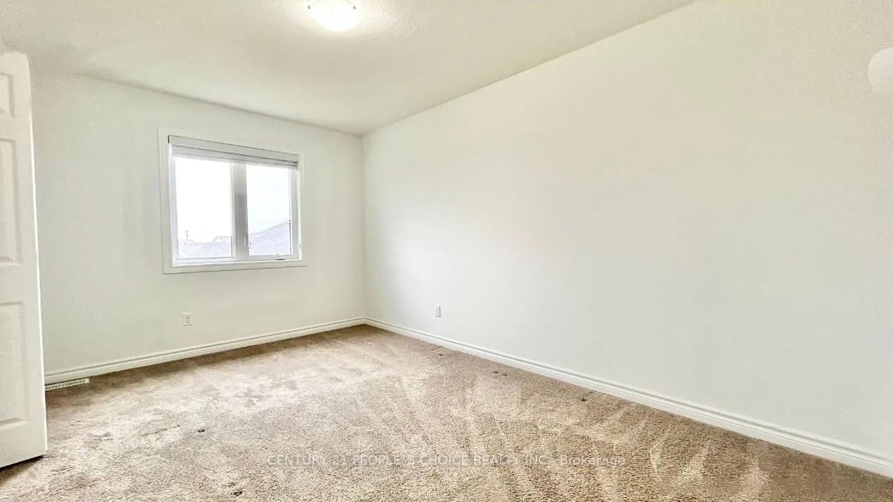 Photo 18 of 23 Saddlebrook Court, Kitchener — HOMEH
