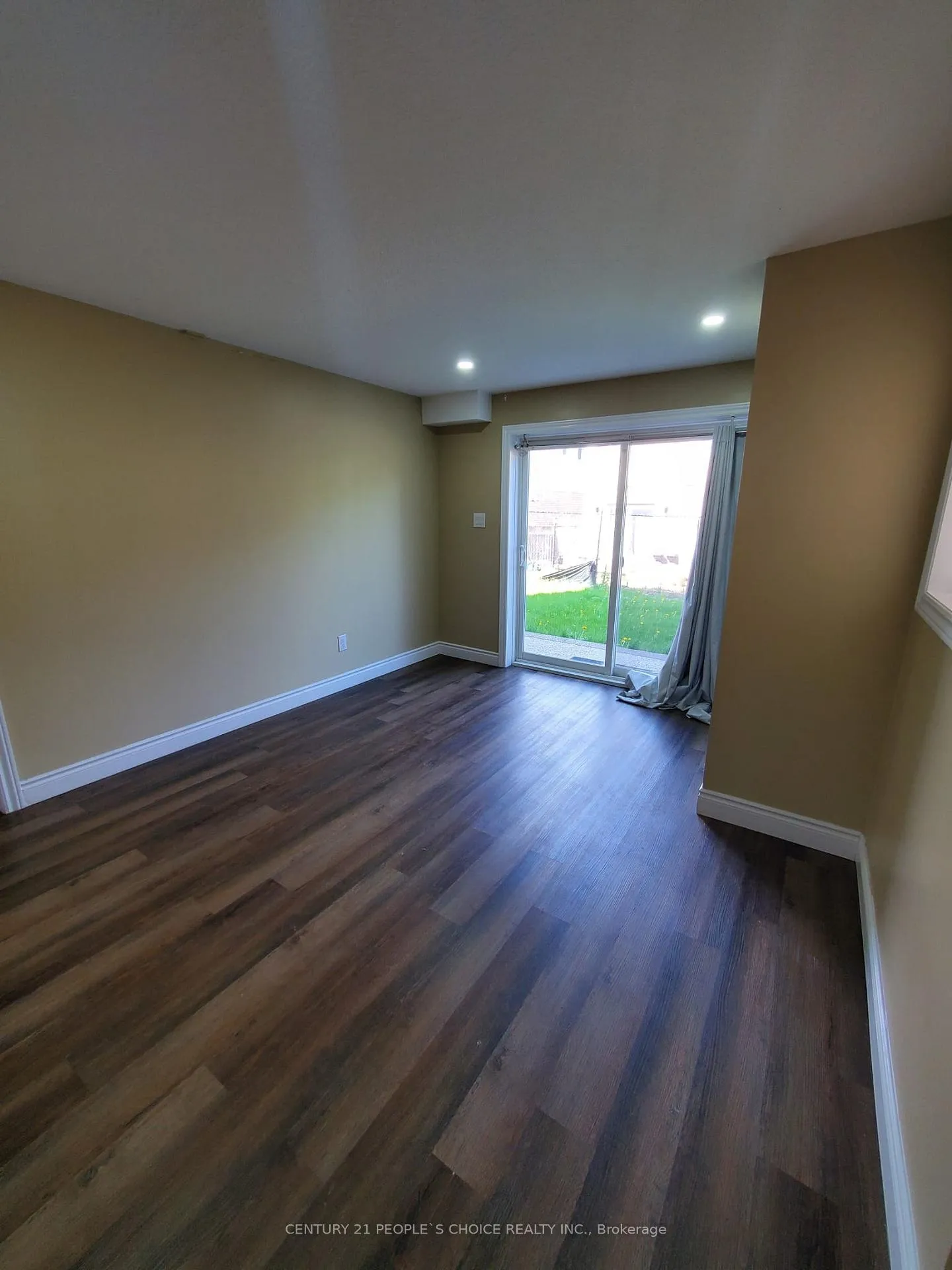 Photo 24 of 23 Saddlebrook Court, Kitchener — HOMEH