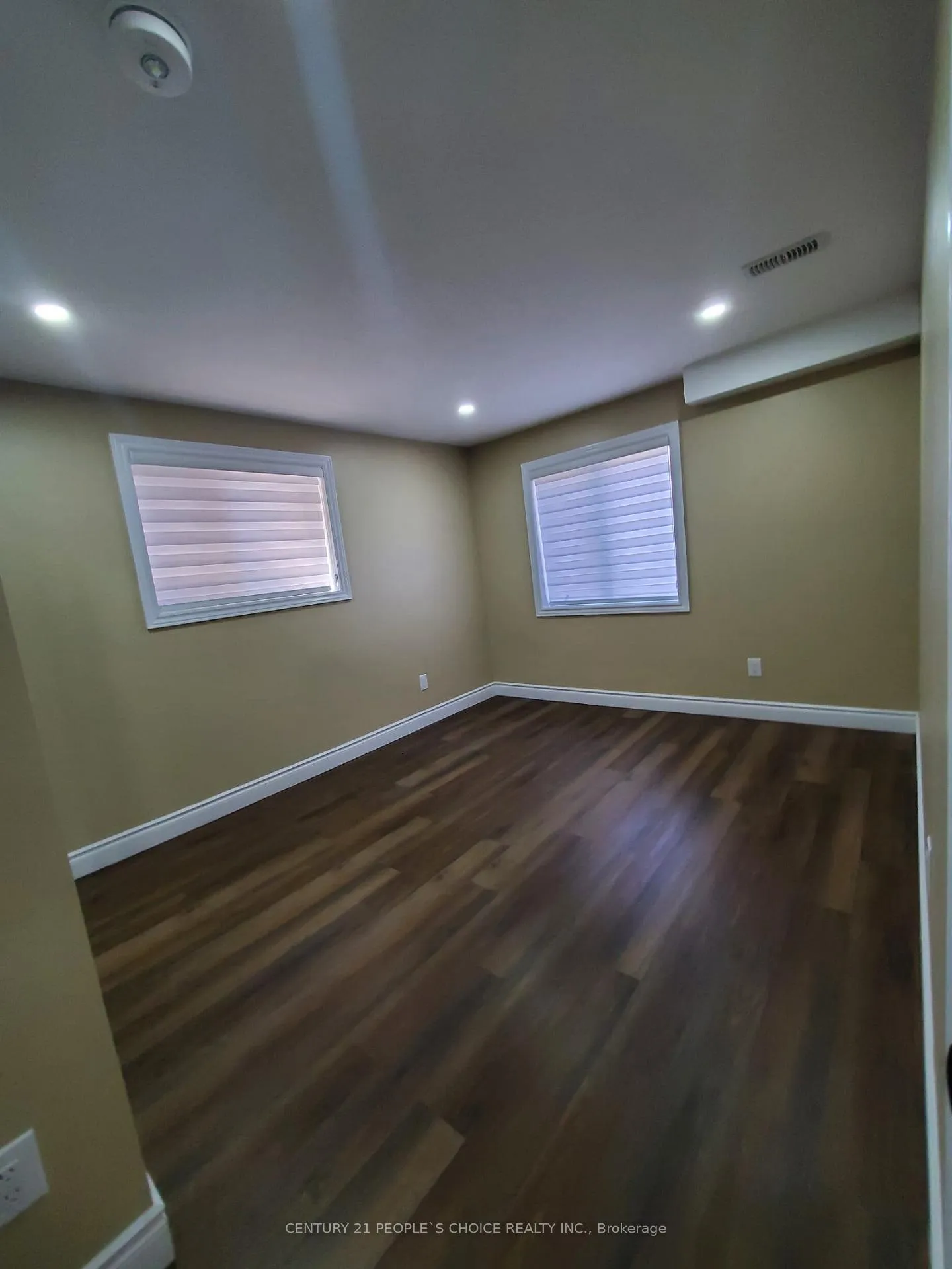 Photo 25 of 23 Saddlebrook Court, Kitchener — HOMEH