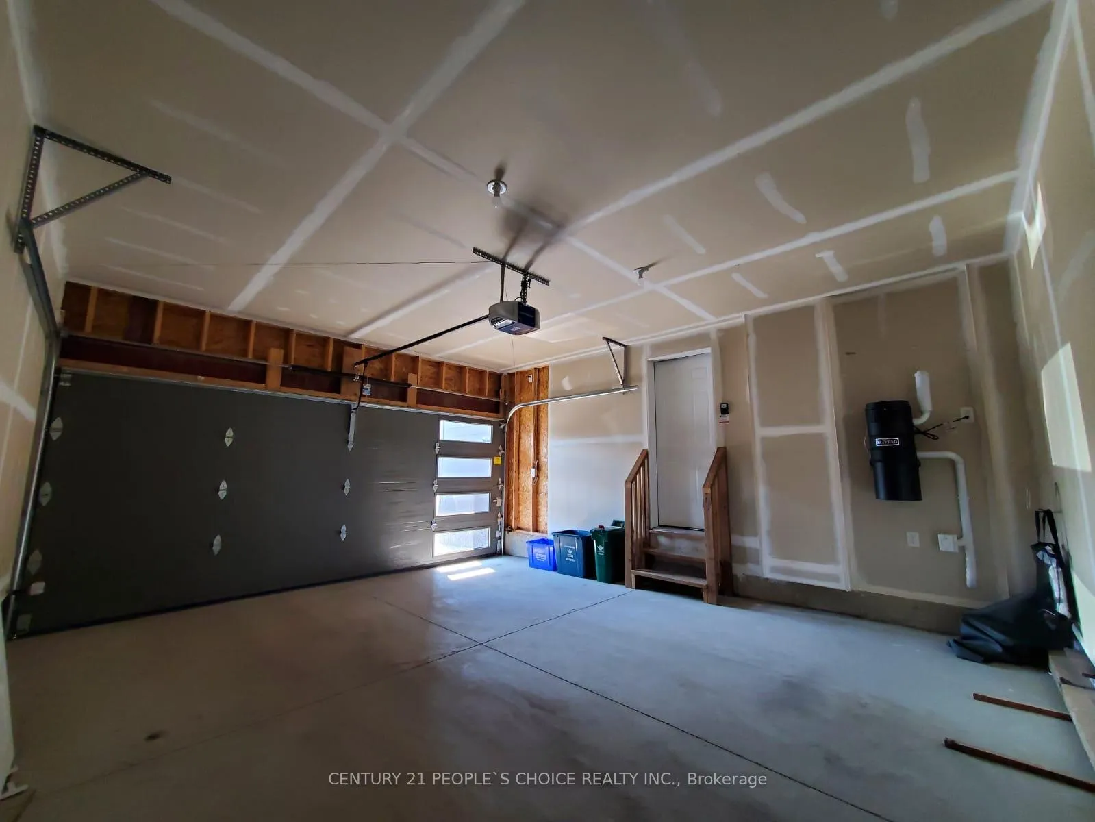 Photo 34 of 23 Saddlebrook Court, Kitchener — HOMEH