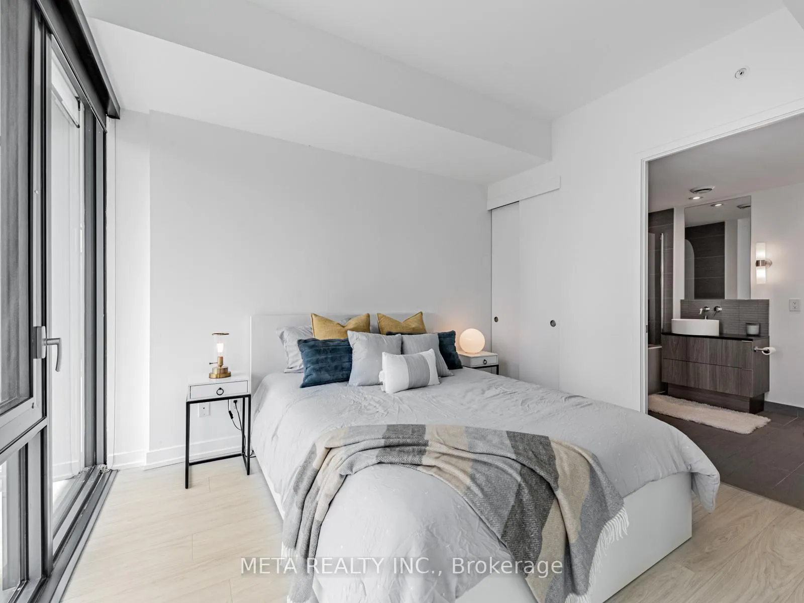 Photo 15 of Unit 2210, 161 Roehampton Avenue E, Toronto, Mount Pleasant West — HOMEH