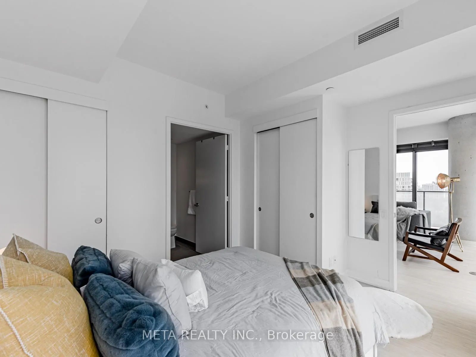 Photo 16 of Unit 2210, 161 Roehampton Avenue E, Toronto, Mount Pleasant West — HOMEH