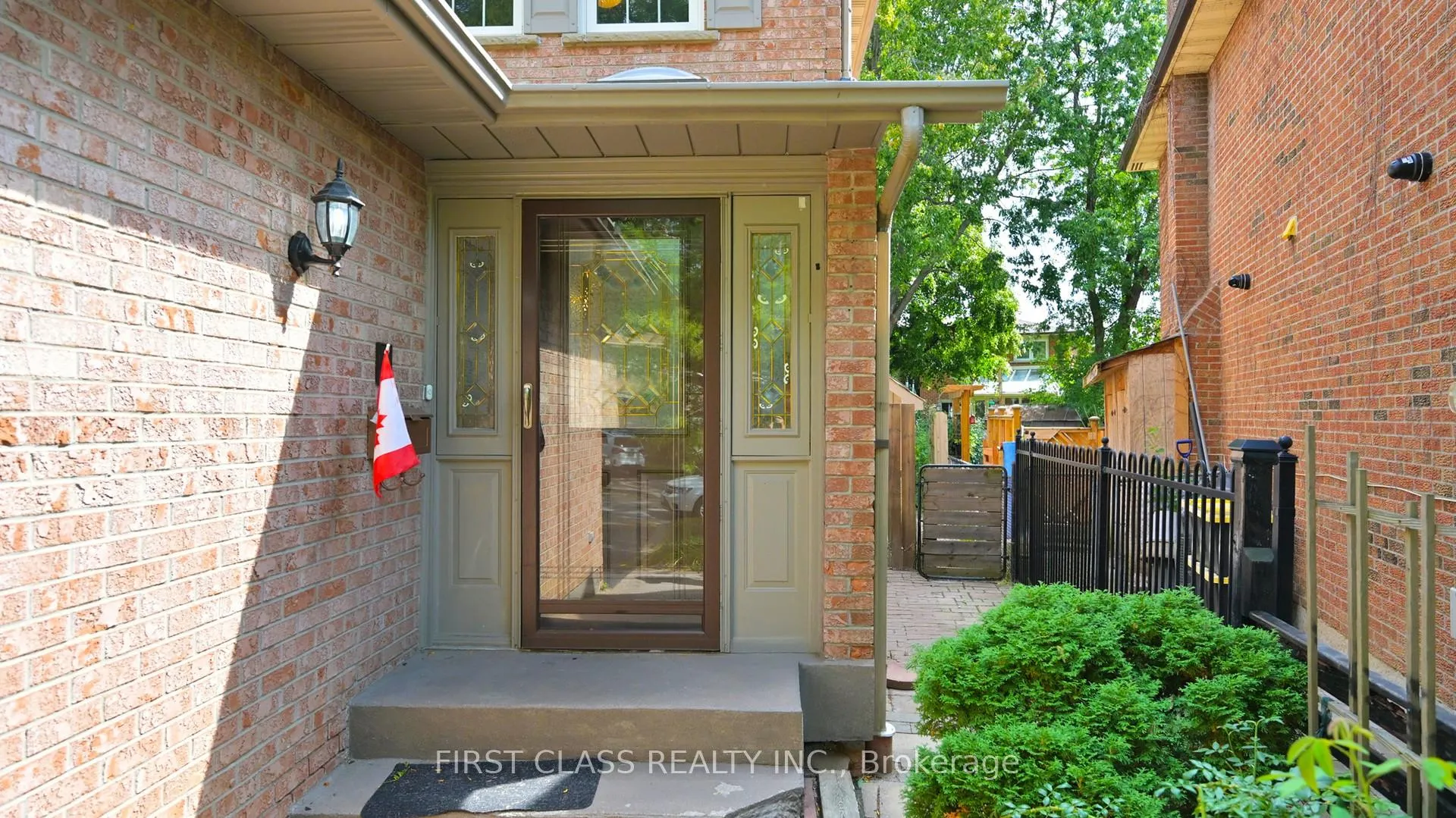 Photo 2 of 31 Richwood Drive, Markham, Sherwood-Amberglen — HOMEH