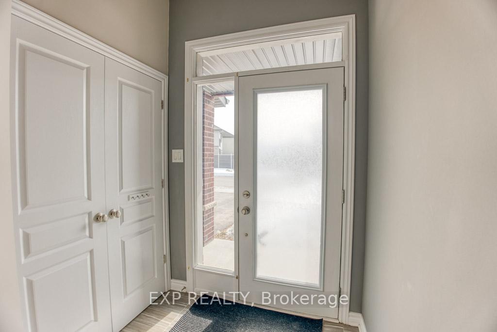 Photo 2 of 758 Carnelian Crescent, Ottawa, Riverside South/Gloucester Glen — HOMEH