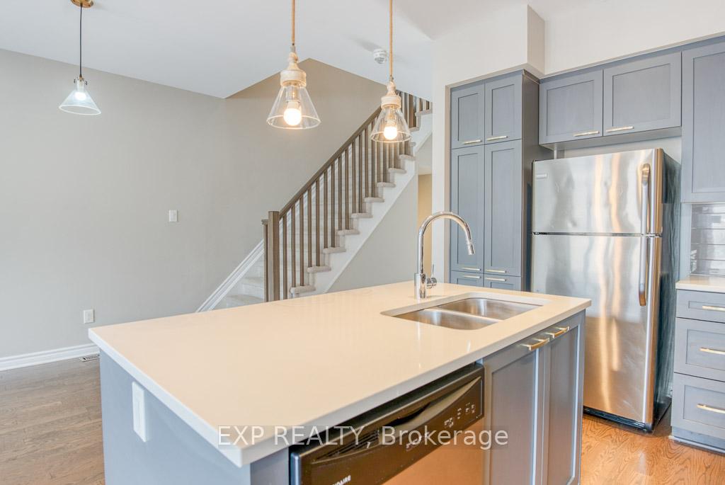 Photo 13 of 758 Carnelian Crescent, Ottawa, Riverside South/Gloucester Glen — HOMEH