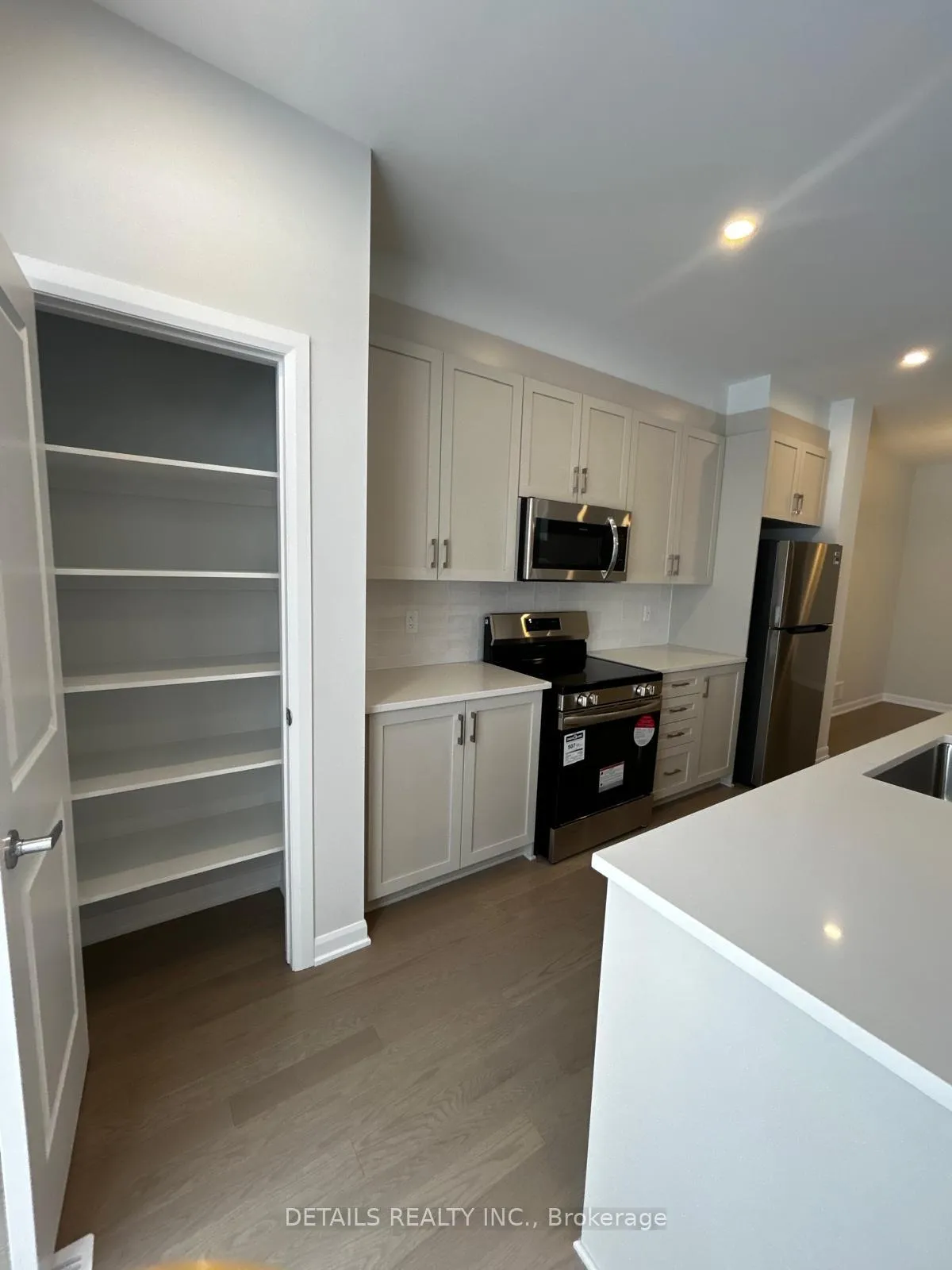 Photo 11 of 746 Fairline Row, Ottawa, Kanata - Emerald Meadows/Trailwest — HOMEH