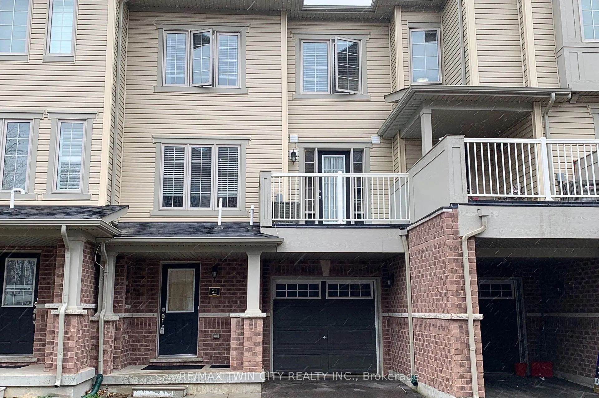 Photo 1 of Unit #21, 420 Linden Drive, Cambridge, Preston Heights — HOMEH