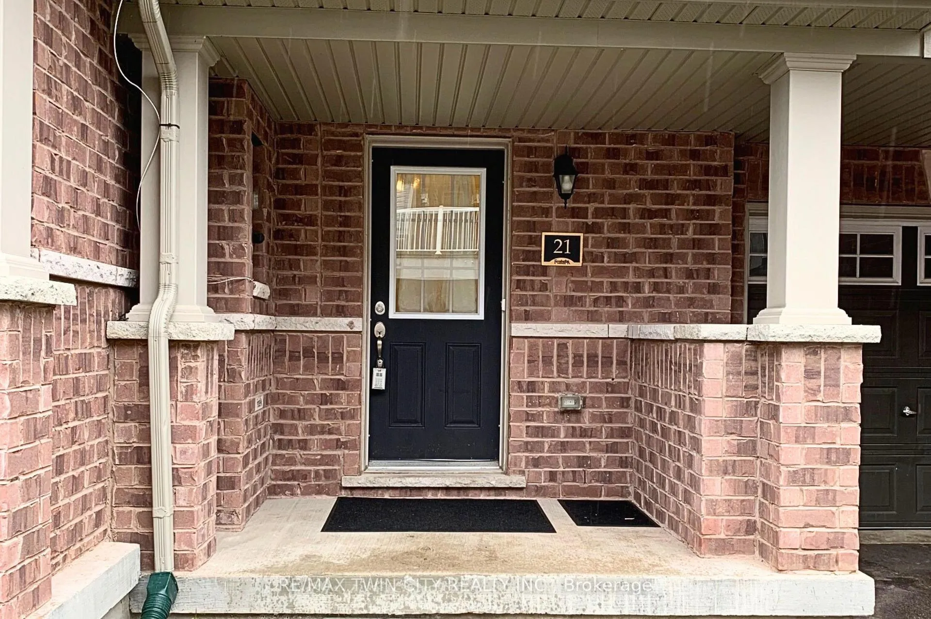 Photo 2 of Unit #21, 420 Linden Drive, Cambridge, Preston Heights — HOMEH