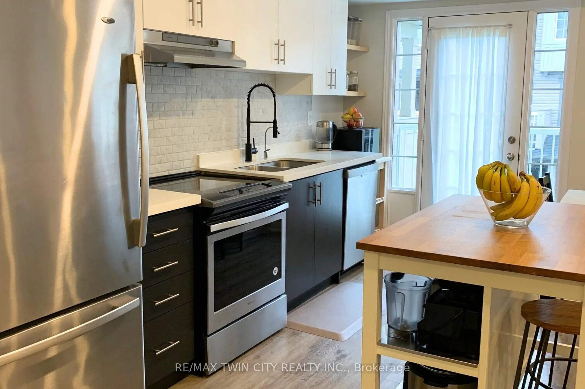 Photo 4 of Unit #21, 420 Linden Drive, Cambridge, Preston Heights — HOMEH