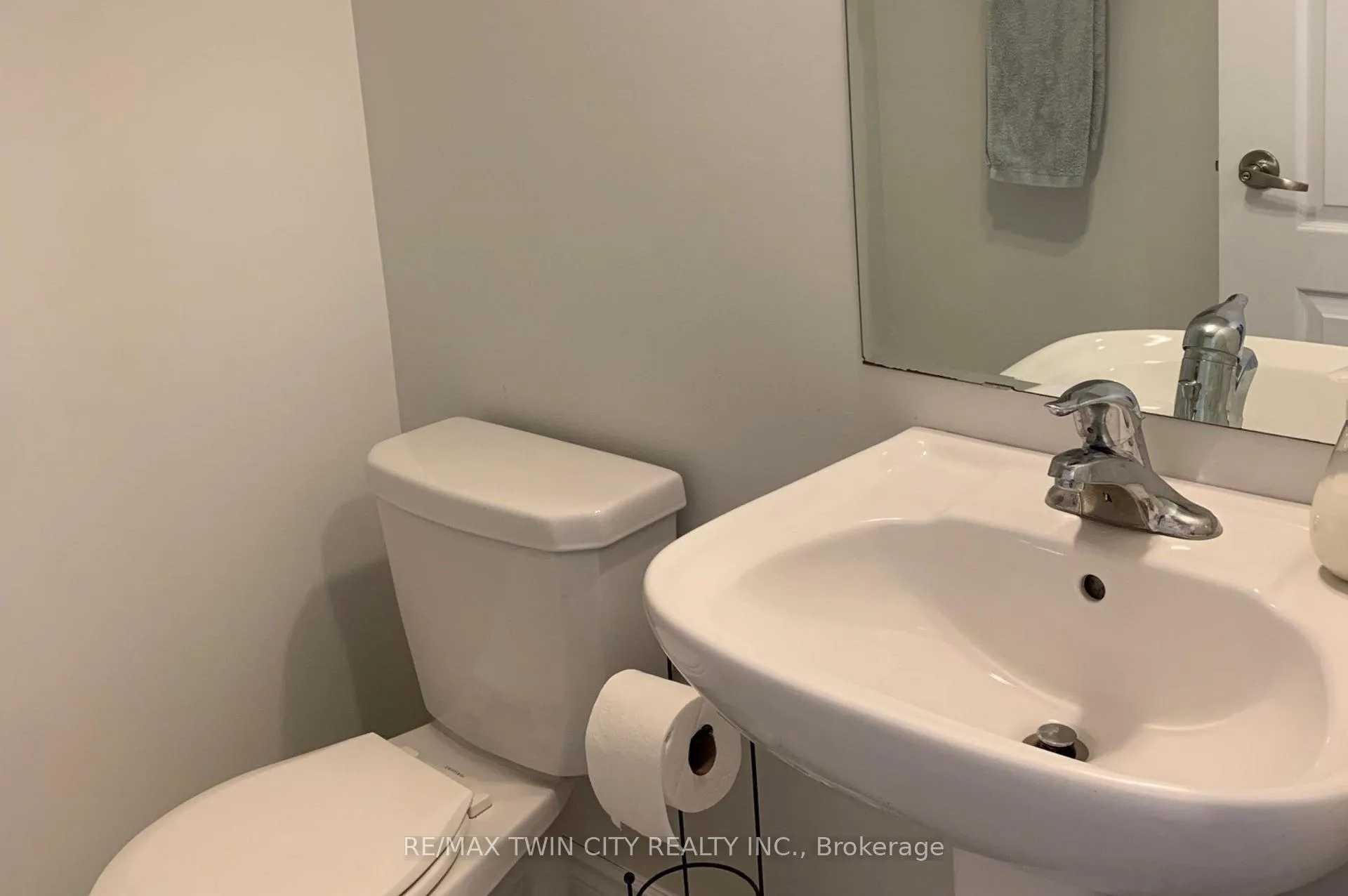 Photo 7 of Unit #21, 420 Linden Drive, Cambridge, Preston Heights — HOMEH