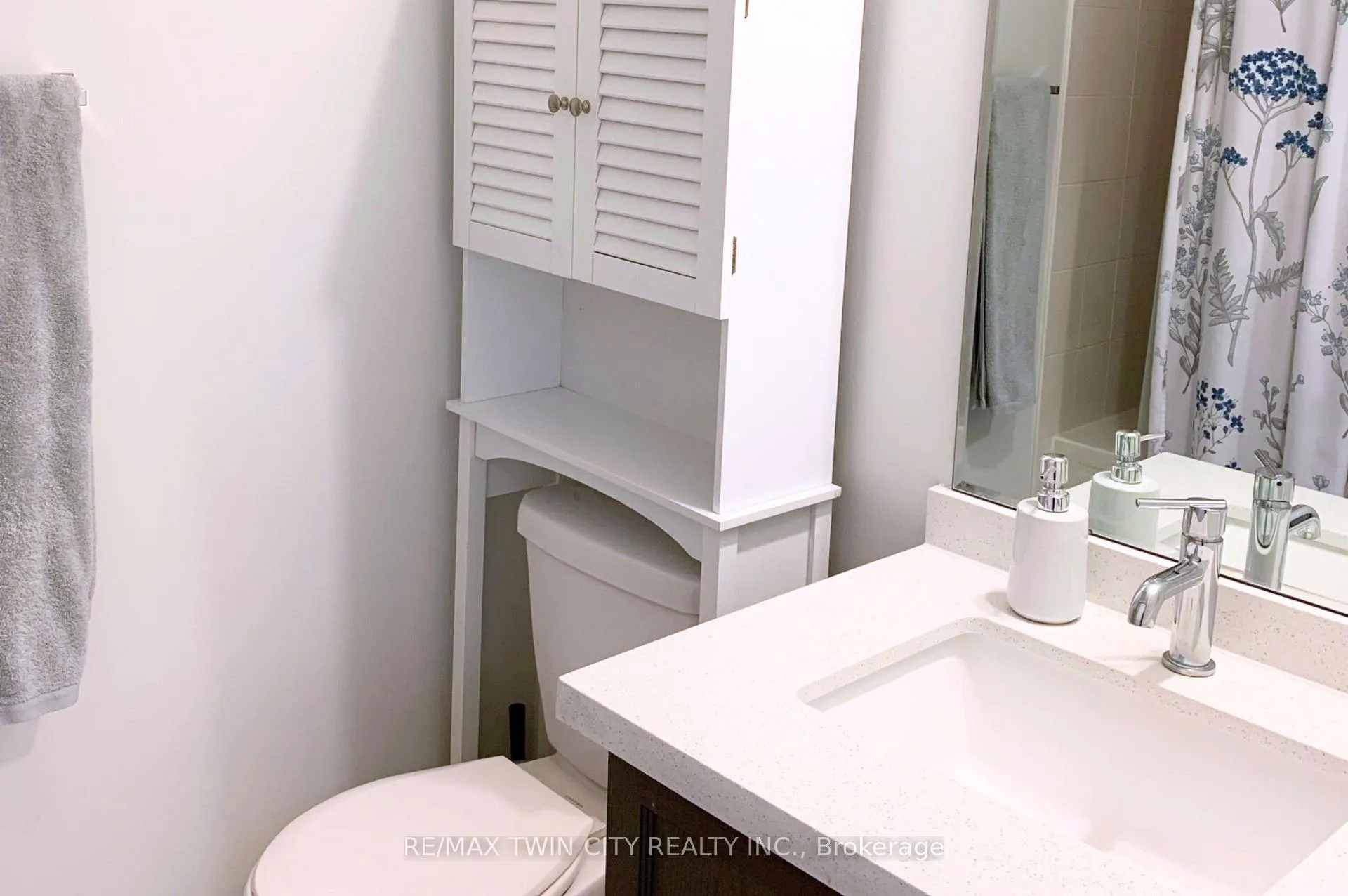 Photo 11 of Unit #21, 420 Linden Drive, Cambridge, Preston Heights — HOMEH