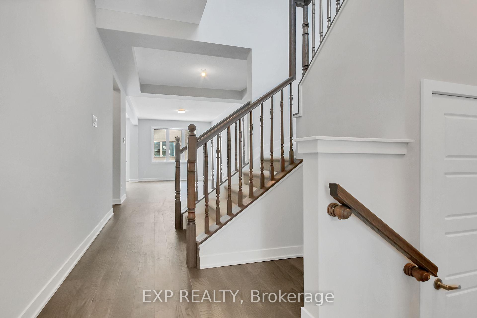 Photo 2 of 662 Cygnus Street, Ottawa, Barrhaven - Half Moon Bay — HOMEH