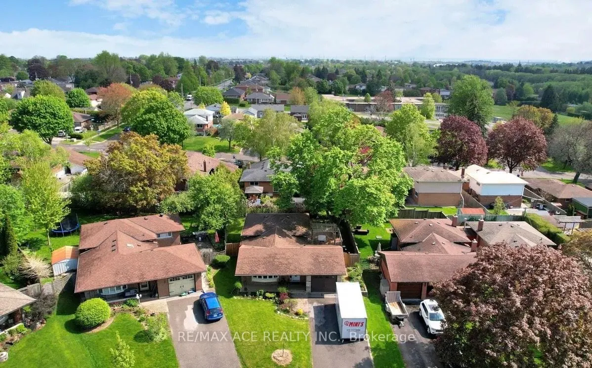 Photo 2 of 603 Braemor Court, Oshawa, McLaughlin — HOMEH