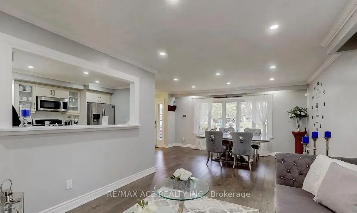 Photo 3 of 603 Braemor Court, Oshawa, McLaughlin — HOMEH